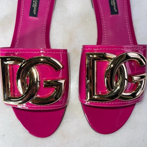 Dolce & Gabbana Patent leather slides with DG logo In Fuchsia - Picture 7 of 11